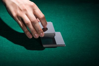 Tak Hanya Sekedar Game, Bermain Kartu Ternyata Baik untuk Kesehatan Mental