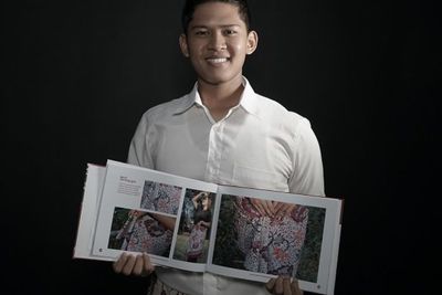 Top! Dua Mahasiswa Surabaya Ini Lestarikan Batik dalam Bentuk Fotografi