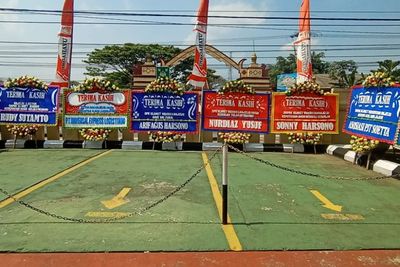 Heboh Karangan Bunga Ucapan Terima Kasih Banjiri Pengadilan Negeri Serang