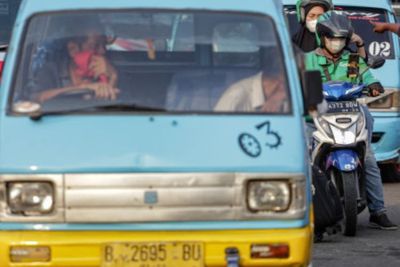 Tarif Ojol bakal Naik, DPRD DKI Duga untuk Dorong Warga Beralih ke Transportasi Umum