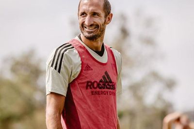 Main Voli di MLS, Giorgio Chiellini Kantongi Kartu Kuning Perdana