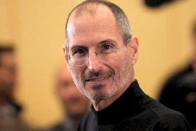 Gaya Modis Steve Jobs Hobi Pakai Turtleneck, Perancangnya Issey Miyake Kini Tutup Usia