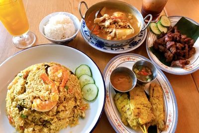 Resto Estetik di Amerika Ini Rasa Makanannya Mirip Masakan Indonesia, Ada Sate Juga!