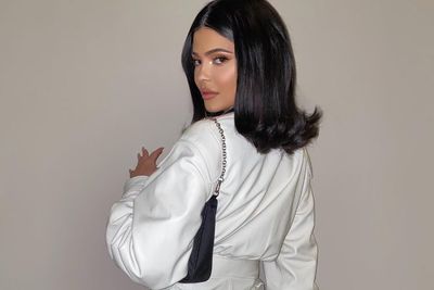 The Real Sultan! Kylie Jenner Tenteng Tas Mungil Langka Seharga Rp5 Miliar