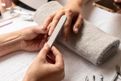 Ini Bedanya Manicure dan Pedicure, Lengkap dengan Tipsnya Buat Kamu Gen Z