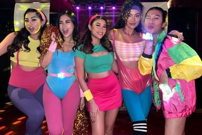 Dresscode Ulang Tahun Erika Carlina Totalitas Abis ala Sanggar Aerobik Tahun 80-an