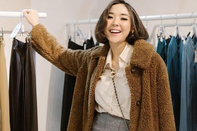 Gaya Gisel Lagi Shopping di Mal Kulitnya Tambah Putih: Cakepnya Neng
