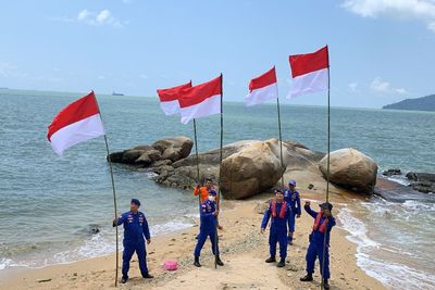 Penuh Perjuangan, Bendera Merah Putih Berkibar di Perbatasan Karimun-Malaysia