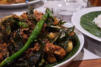 Gak Perlu ke Aceh, di Cinere Ada Ayam Tangkap Enak yang Rempahnya Nendang Banget!