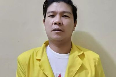 Andika Kangen Band Semringah Pakai Almamater Kampus, Malah Dikira Anggota Partai