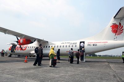 Tanggapan Lion Air Setop Rute Penerbangan Wings Air Ambon-Saumlaki, Warga Kesulitan