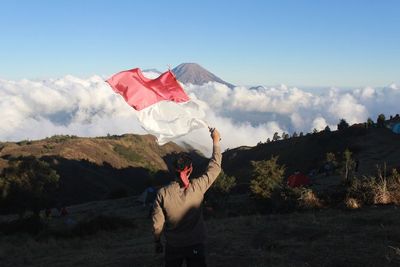 35 Pantun 17 Agustus Lucu Tentang Kemerdekaan Indonesia ke-77