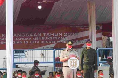 Pimpin Apel Kebangsaan Jelang HUT ke-77 RI, Wagub DKI Bagikan 10 Juta Bendera Merah Putih