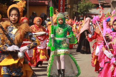 Ribuan Orang Ikut Karnaval di Sulawesi, ke Salon dari Subuh Sampai Keluarin Kocek Jutaan!