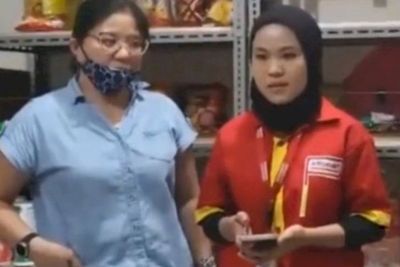 Wanita Pencuri Cokelat dan Shampo di Alfamart Akhirnya Minta Maaf yang Diwakilkan Putrinya