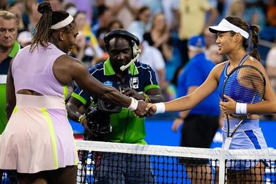 Kalahkan Serena Williams di Cincinnati Masters, Emma Raducanu Beri Penghormatan
