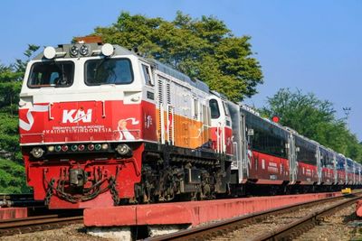 KAI Iringi Indonesia Pulih Lebih Cepat Bangkit Lebih Kuat dengan Semangat Melayani