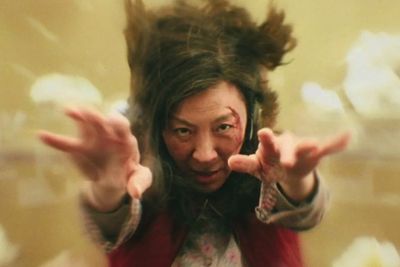Bertahan Lebih dari Sebulan, Everything Everywhere All At Once Masih Tayang di Indonesia