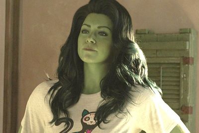 Review She-Hulk Episode 1: Terungkap Alasan Jennifer Walters Bisa Punya Kekuatan Super