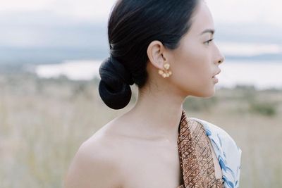 Maudy Ayunda Pamer Gaya Beda Tubuhnya Dililit Kain Batik: Cantik, Semoga Nular