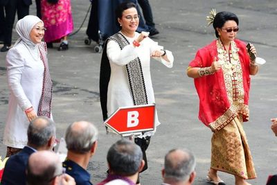 Gaya Sri Mulyani Joget Ojo Dibandingke Bareng Farel Prayoga, Manglingi, Simpel, Elegan!
