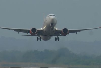 Harga Tiket Melambung Tinggi, Presiden Jokowi Colek Menhub: Segera Selesaikan