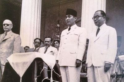 Cara Soekarno Rayakan Hari Jadi Presiden Pertama RI: Makan Sate 50 Tusuk di Pinggir Got