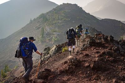 Pendaki Asal Israel Terjatuh dari Puncak Gunung Rinjani, Kondisinya Belum Diketahui