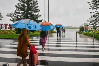BMKG Prediksi Jakarta hingga Palembang Berpeluang Diguyur Hujan Siang Malam