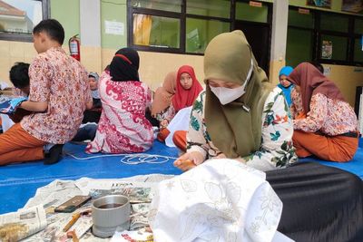 Tak Menyerah pada Keadaan, Anak-anak Difabel Ini Ingin Jadi Pembatik
