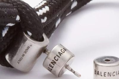 Makin Nyeleneh, Balenciaga Jual Anting dari Tali Sepatu Seharga Rp3,7 Juta, Kayak Gimana?