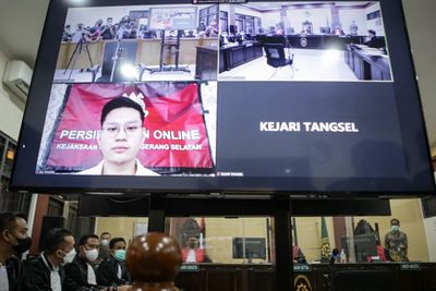 Tolak Keberatan Indra Kenz, Hakim Minta Dakwaan Kasus Binomo Diperkuat
