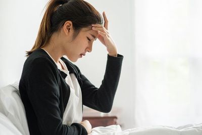 Selalu Sakit Kepala saat Bangun Tidur? Simak 6 Hal Penyebabnya!