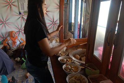 Jualan Bakso Selimut, Sehari Habiskan 12 Kg Daging Omzetnya Jutaan Rupiah Sehari
