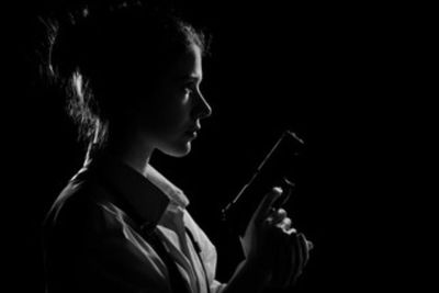 Lelah Jalani Hubungan Toksik, Wanita Ini Tembak Pacar Tepat di Hadapan Biksu