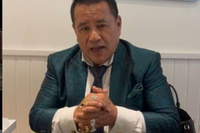 Hotman Paris Pengin Ketemu Petugas Pom Bensin Mirip Dirinya: Pisah saat Penjajahan Jepang