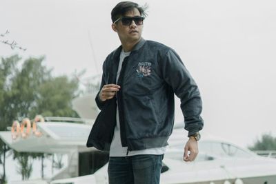 3 Inspirasi OOTD Fashion Pria buat Ngantor, Main ke Rumah Saudara sampai Hangout