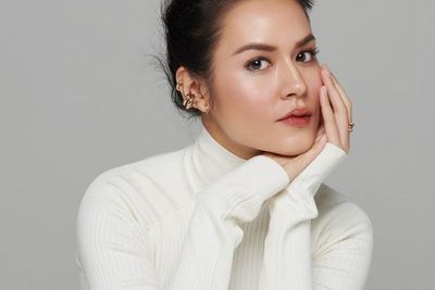 Lupa Bawa Pensil Alis saat Traveling? Ini Tips Menyiasatinya ala Raisa