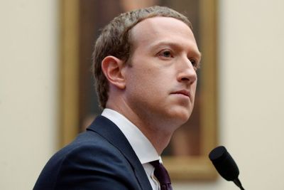 Jika Ada Kesempatan Mark Zuckerberg Siap Jual WhatsApp, BU Banget Nih Bos?