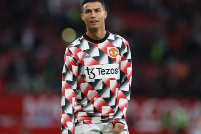 Reuni dengan Gary Neville dan Roy Keane, Ronaldo Cuekin Legenda Liverpool Ini