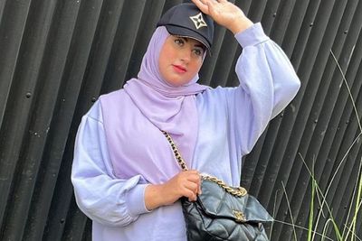 Disorot Gegara Gak Diundang ke Ultah Bu Ala, Intip OOTD Kece Tasyi Athasyia Pakai Topi