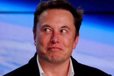 Ingin Move On! Mantan Pacar Lelang Foto Muda Elon Musk, Kalung hingga Surat