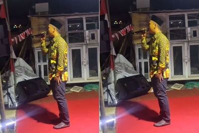 Pria Berpeci Ini Gugup Pas Ngasih Kata Sambutan, Tinggal Assalamualaikum Malah Balik Lagi