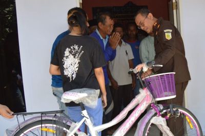 Bukan Prank! Pencuri Sepeda Polisi Malah Mendapatkan Hadiah Sepeda, Alasannya Mengharukan