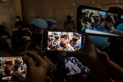 Air Mata Ferdy Sambo Menetes saat Restui LPAI Temui Anak-anaknya