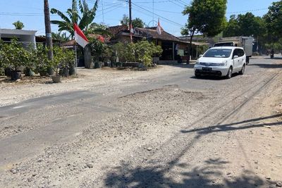 Warga Ponorogo Gelar Lomba Jalan Rusak, Sindiran Satir Rakyat untuk Pemkab yang Tutup Mata