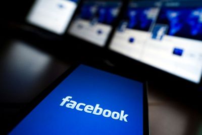 Lagi Asyik Berenang Sambil Live di Facebook, Wanita Ini Tiba-tiba Tewas Tenggelam