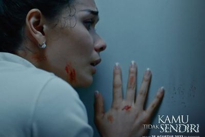 Spoiler Film Kamu Tidak Sendiri : Teror di Dalam Lift, Tegang dari Awal Hingga Akhir