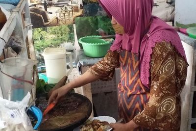 Iki Loh Rujak Cingur Legendaris Favorite Gus Dur, Ada Sejak 1983 Lur!