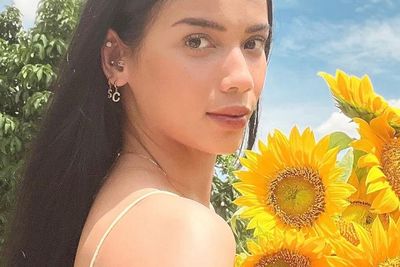 Ikutan Trend One Hand Lip Gloss Challenge, Sabrina Chairunnisa Bikin Warganet Ngeri